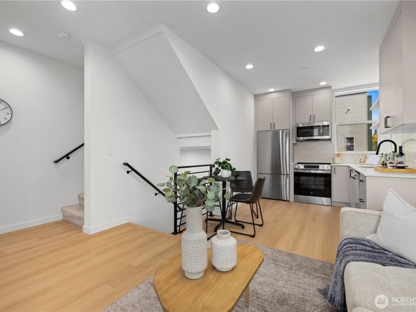 3852 Carr Place N, Seattle WA 98103