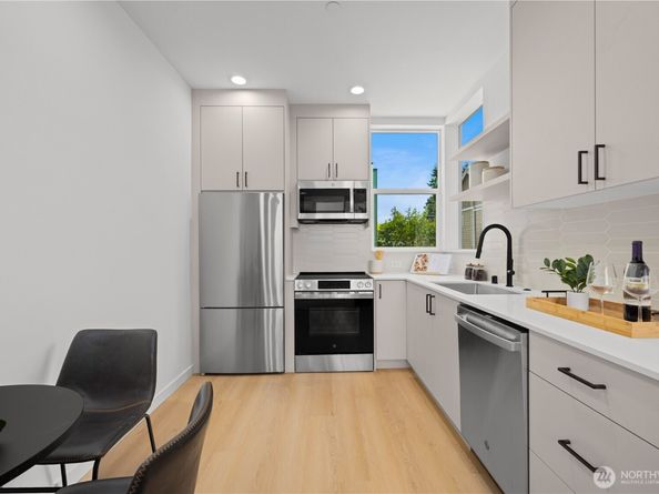 3852 Carr Place N, Seattle WA 98103