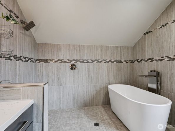 8258 Interlake Avenue N, Seattle WA 98103