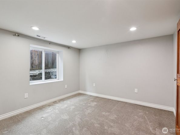 8258 Interlake Avenue N, Seattle WA 98103