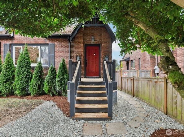 8258 Interlake Avenue N, Seattle WA 98103
