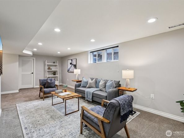 8258 Interlake Avenue N, Seattle WA 98103