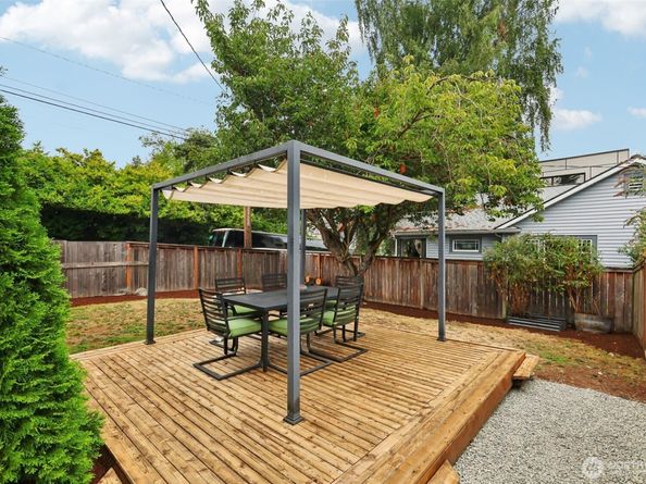 8258 Interlake Avenue N, Seattle WA 98103