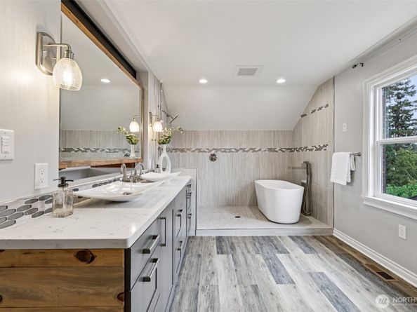 8258 Interlake Avenue N, Seattle WA 98103