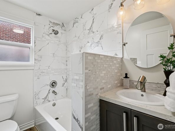8258 Interlake Avenue N, Seattle WA 98103