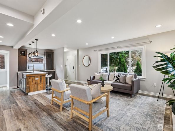 8258 Interlake Avenue N, Seattle WA 98103