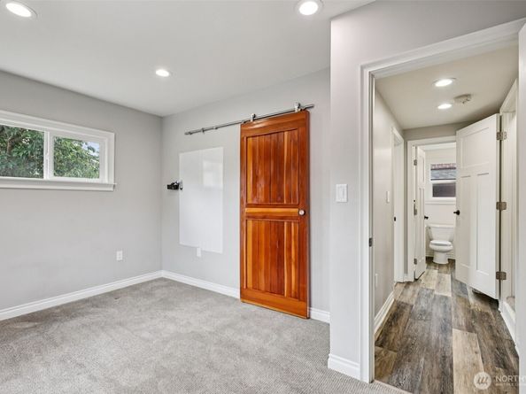 8258 Interlake Avenue N, Seattle WA 98103