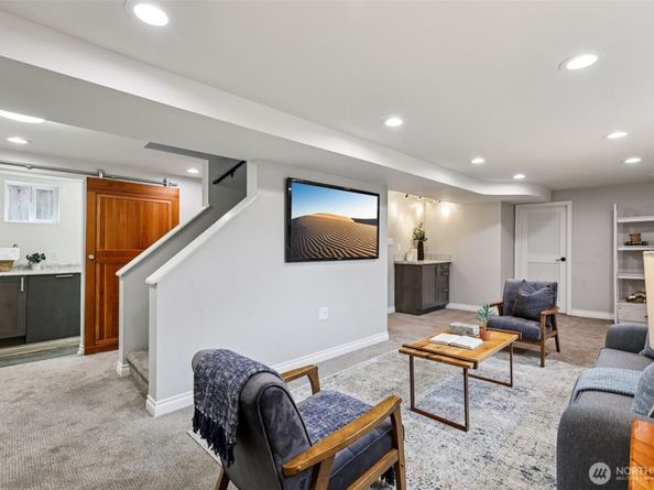 8258 Interlake Avenue N, Seattle WA 98103