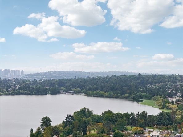 8258 Interlake Avenue N, Seattle WA 98103
