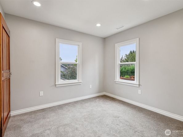 8258 Interlake Avenue N, Seattle WA 98103