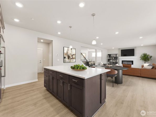 10482 135th Avenue NE 42, Kirkland WA 98033