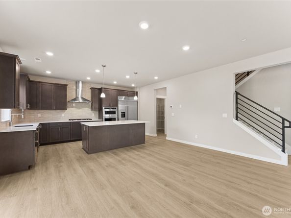 10482 135th Avenue NE 42, Kirkland WA 98033