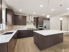 10482 135th Avenue NE 42, Kirkland WA 98033