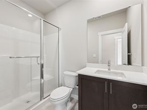 10482 135th Avenue NE 42, Kirkland WA 98033