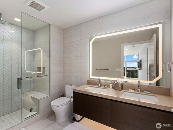 188 Bellevue Way NE 1806, Bellevue WA 98004