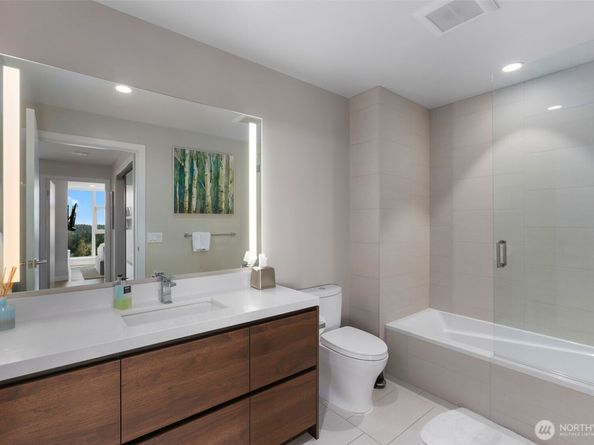 188 Bellevue Way NE 1806, Bellevue WA 98004