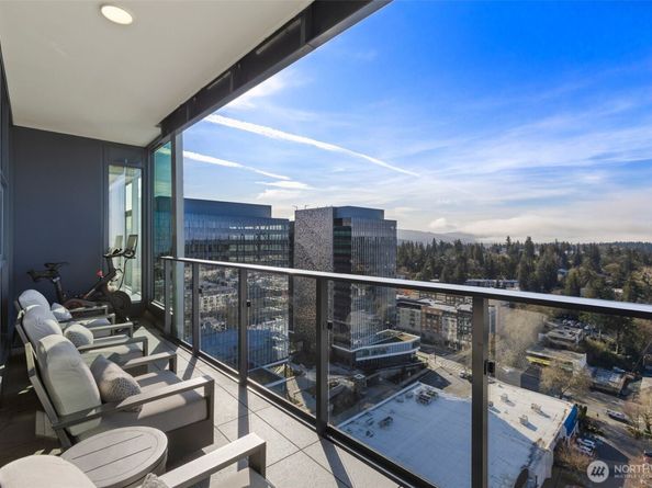 188 Bellevue Way NE 1806, Bellevue WA 98004