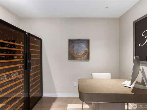 188 Bellevue Way NE 1806, Bellevue WA 98004