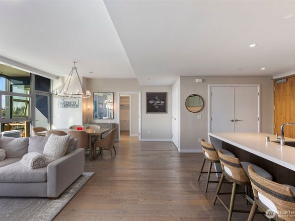 188 Bellevue Way NE 1806, Bellevue WA 98004