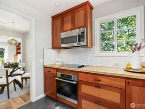 8034 17th Ave NW, Seattle WA 98117