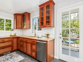 8034 17th Ave NW, Seattle WA 98117