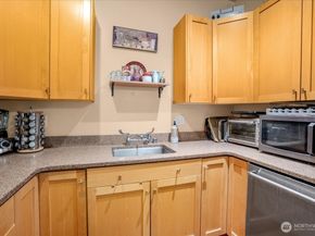 2920 Eastlake Avenue E 403, Seattle WA 98102