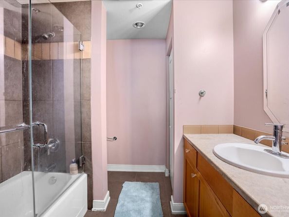 2920 Eastlake Avenue E 403, Seattle WA 98102