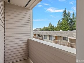 8823 Holly Drive 502, Everett WA 98208