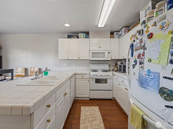 8823 Holly Drive 502, Everett WA 98208