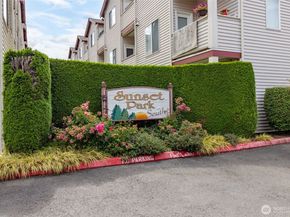 8823 Holly Drive 502, Everett WA 98208