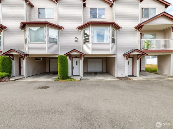 8823 Holly Drive 502, Everett WA 98208