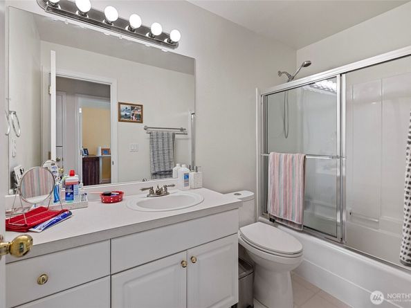 8823 Holly Drive 502, Everett WA 98208