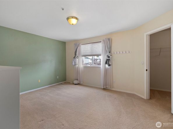 8823 Holly Drive 502, Everett WA 98208