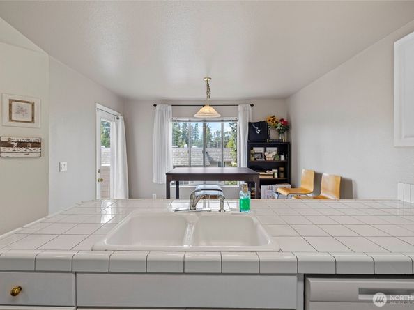 8823 Holly Drive 502, Everett WA 98208