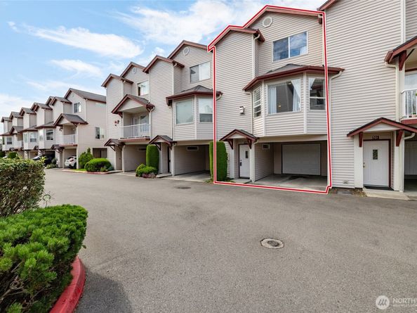 8823 Holly Drive 502, Everett WA 98208