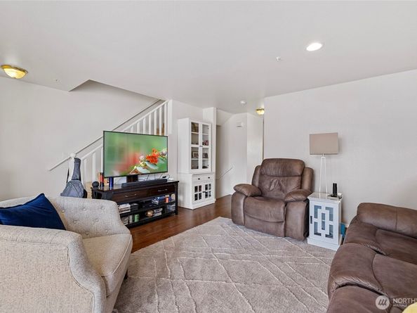 8823 Holly Drive 502, Everett WA 98208