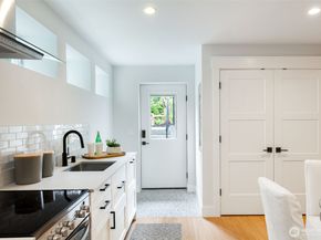 2511 2nd Avenue W, Seattle WA 98119