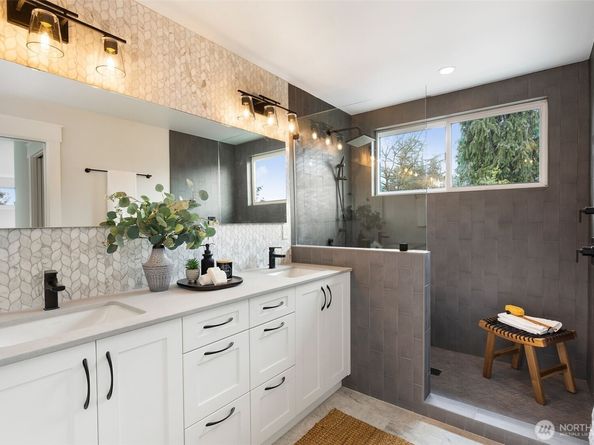 2511 2nd Avenue W, Seattle WA 98119