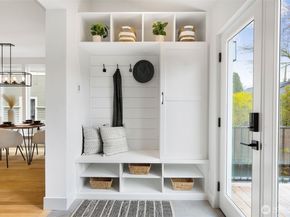 2511 2nd Avenue W, Seattle WA 98119