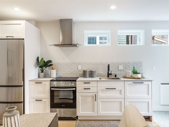 2511 2nd Avenue W, Seattle WA 98119
