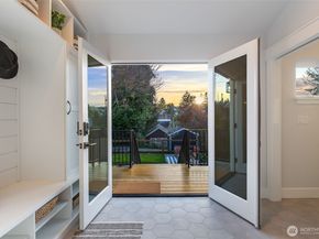 2511 2nd Avenue W, Seattle WA 98119