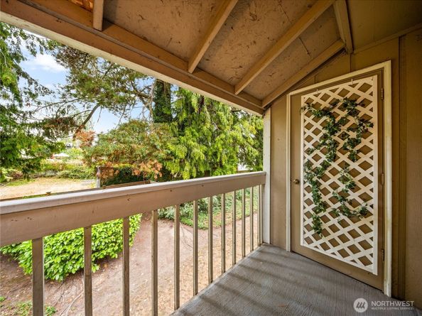 20120 66th Place W E3, Lynnwood WA 98036