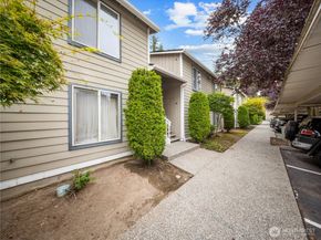 20120 66th Place W E3, Lynnwood WA 98036