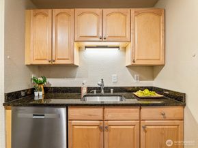 20120 66th Place W E3, Lynnwood WA 98036