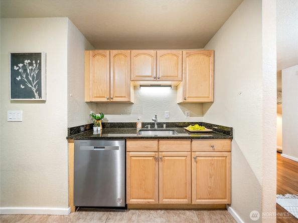 20120 66th Place W E3, Lynnwood WA 98036