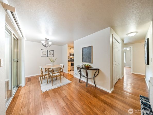20120 66th Place W E3, Lynnwood WA 98036