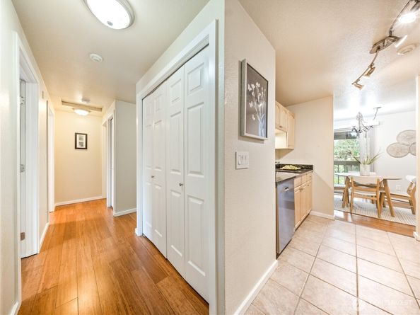 20120 66th Place W E3, Lynnwood WA 98036
