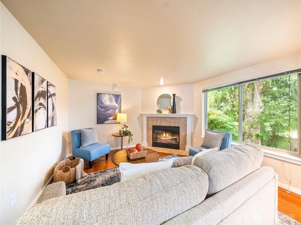 20120 66th Place W E3, Lynnwood WA 98036