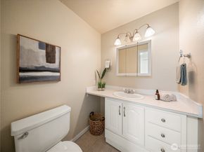 20120 66th Place W E3, Lynnwood WA 98036
