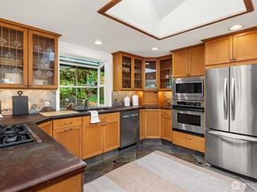 17605 NE 15th Place, Bellevue WA 98008